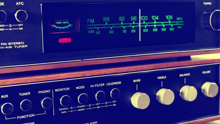 Radio Roo Eva de Roo: een vertrouwd gezicht op de radio - Budgetista.be